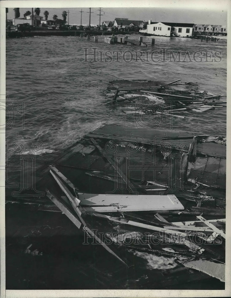 1939 Press Photo Damage caused by High tides in California - neb12748