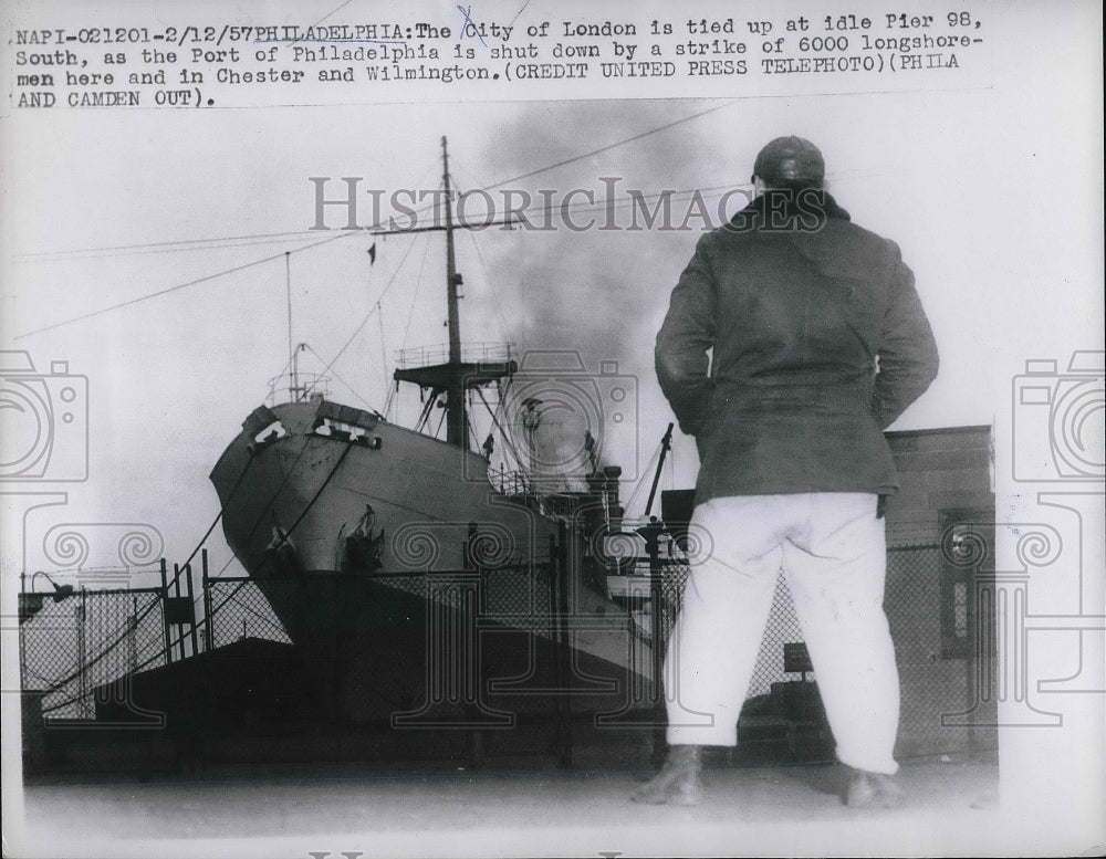1957 Press Photo The City of London tied up as Port of Philadelphia is shut down- Historic Images
