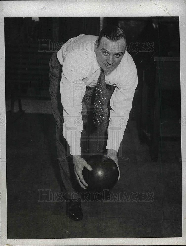 1932 Press Photo Chuck Jamieson of Cleveland Indians bowling- Historic Images