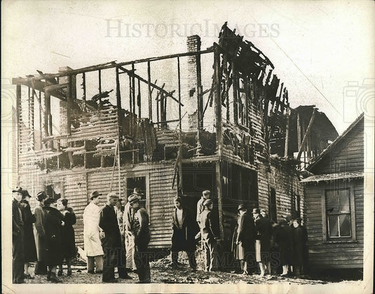 1937 Press Photo A Charred Skeleton Is All That Remains Of An Eleven Room House- Historic Images