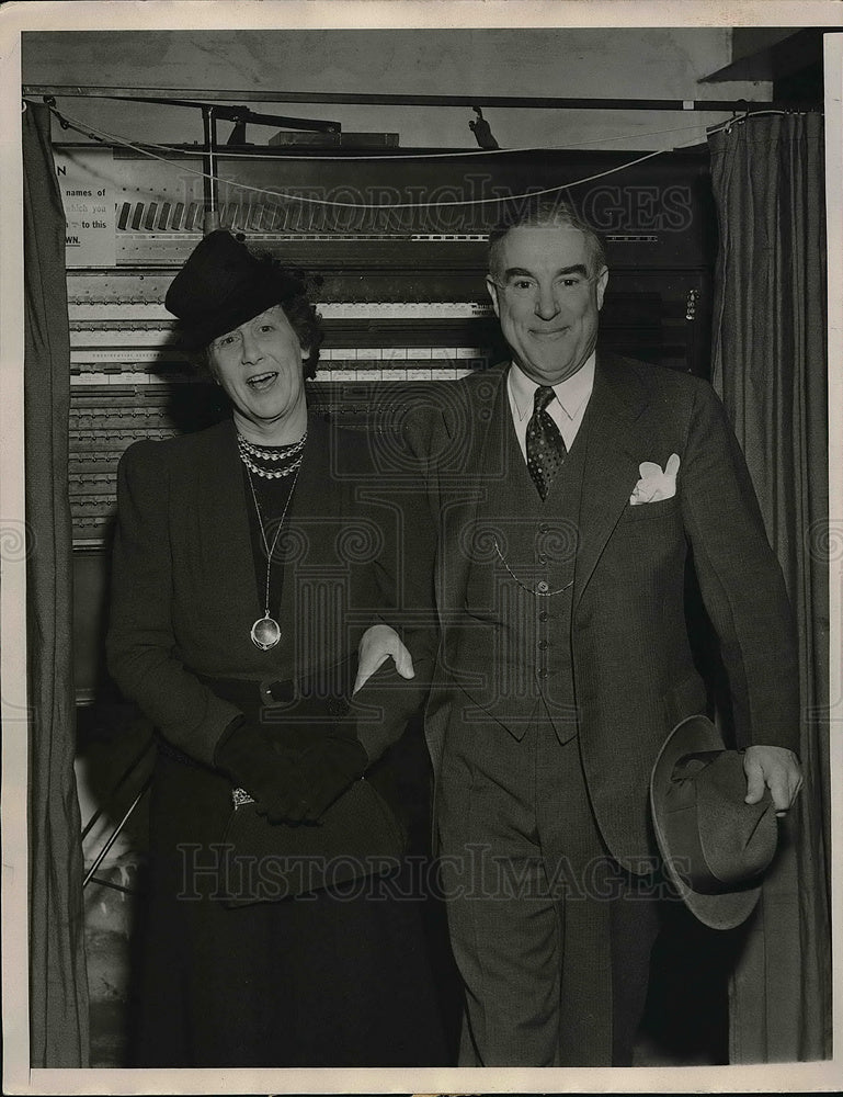 1940 Press Photo Congressman  candidate Tom Rolph &amp; his wife at the polls in Cal- Historic Images