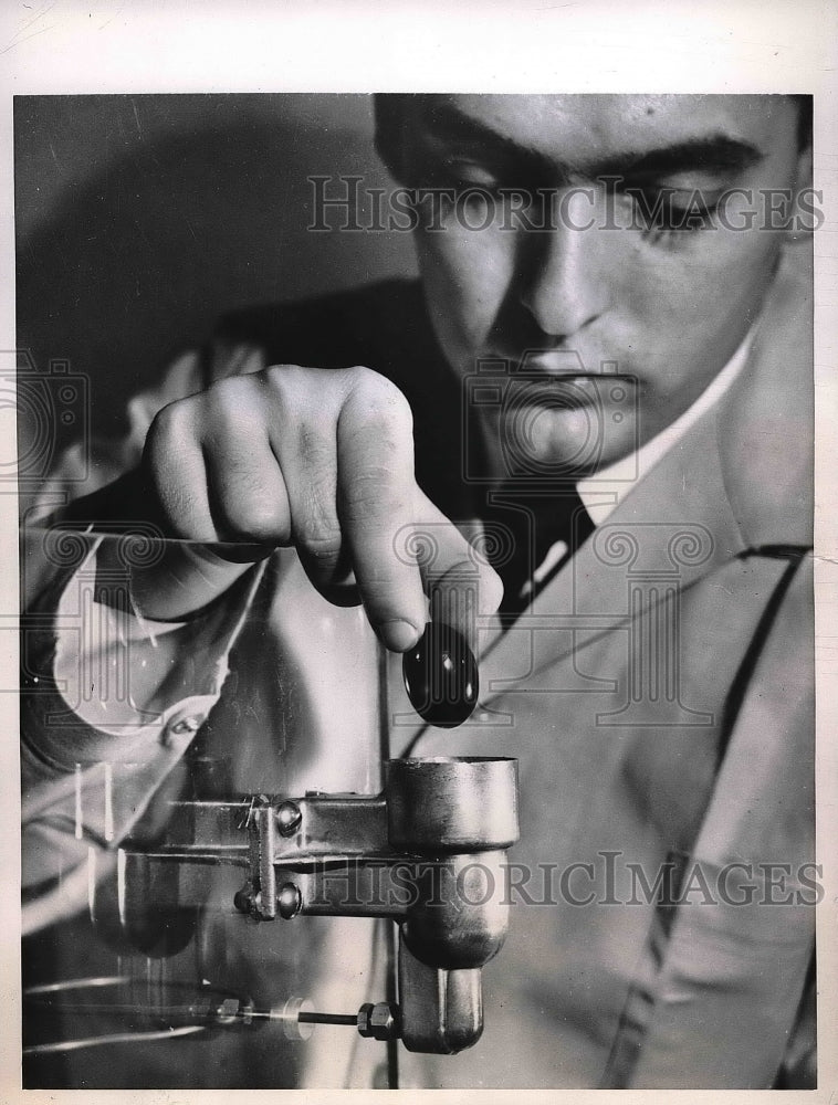 1950 Press Photo Chemical Engineer Charles Francesco Vitamin Capsule For Cars- Historic Images