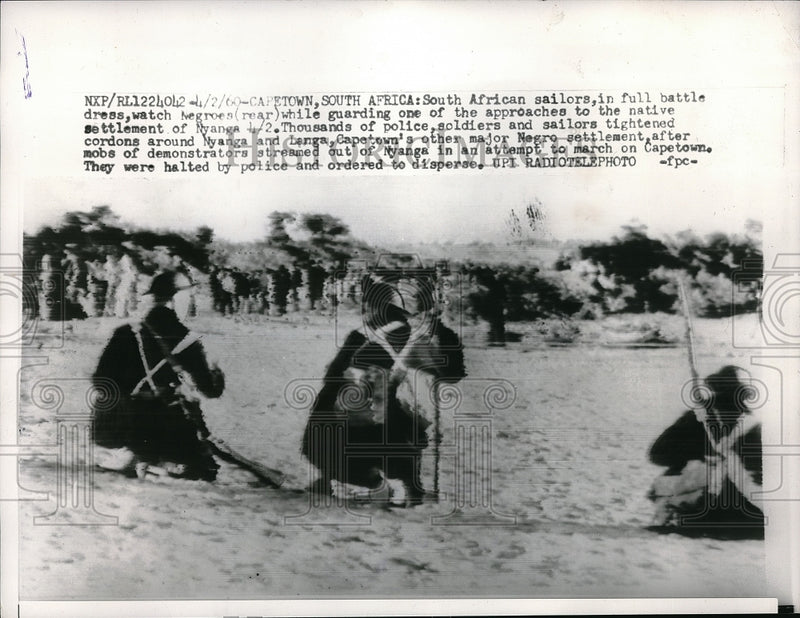 Load image into Gallery viewer, 1960 Press Photo South African Sailors Watch Negros Guard Settlement Of Nyanga

