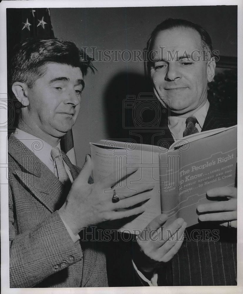 1953 Press Photo Hartford, Conn. Francis Ahearn editor &amp; Gov John D Lodge- Historic Images