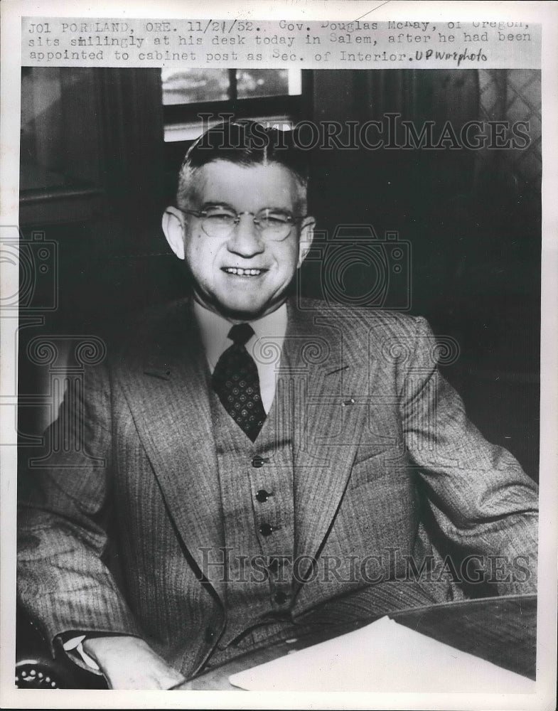 Load image into Gallery viewer, 1952 Press Photo Gov. Douglas McKay of Oregon - neb18077
