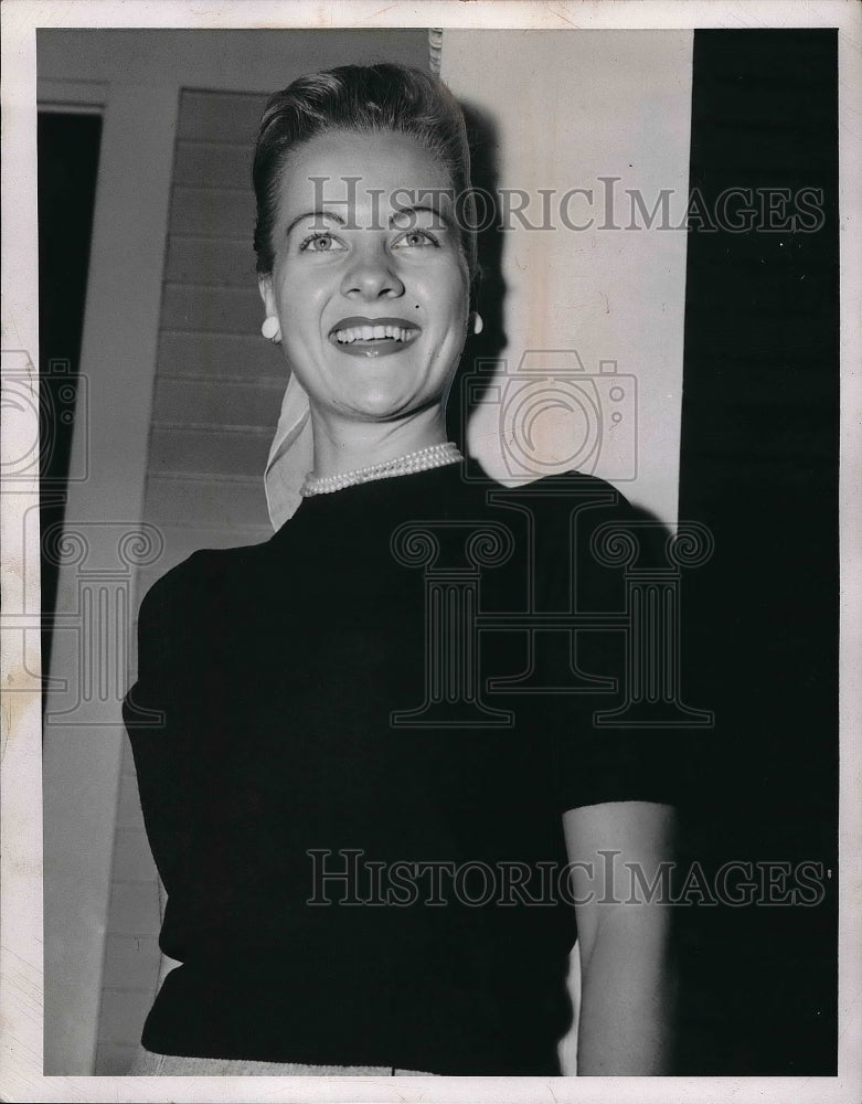Load image into Gallery viewer, 1956 Press Photo Irene Meyer, Senior, WRU, Miss Ohio National Guard - neb18839
