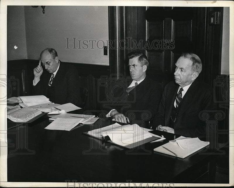 Load image into Gallery viewer, 1935 Press Photo Secretary of Agriculture Henry Wallace &amp; Atty Gen Homer Cummin
