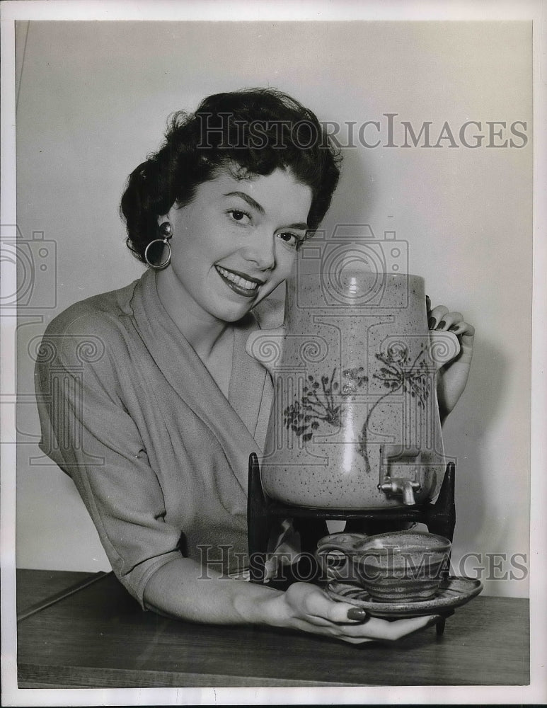 Load image into Gallery viewer, 1956 Press Photo Russian Samovar, Model Pat browning
