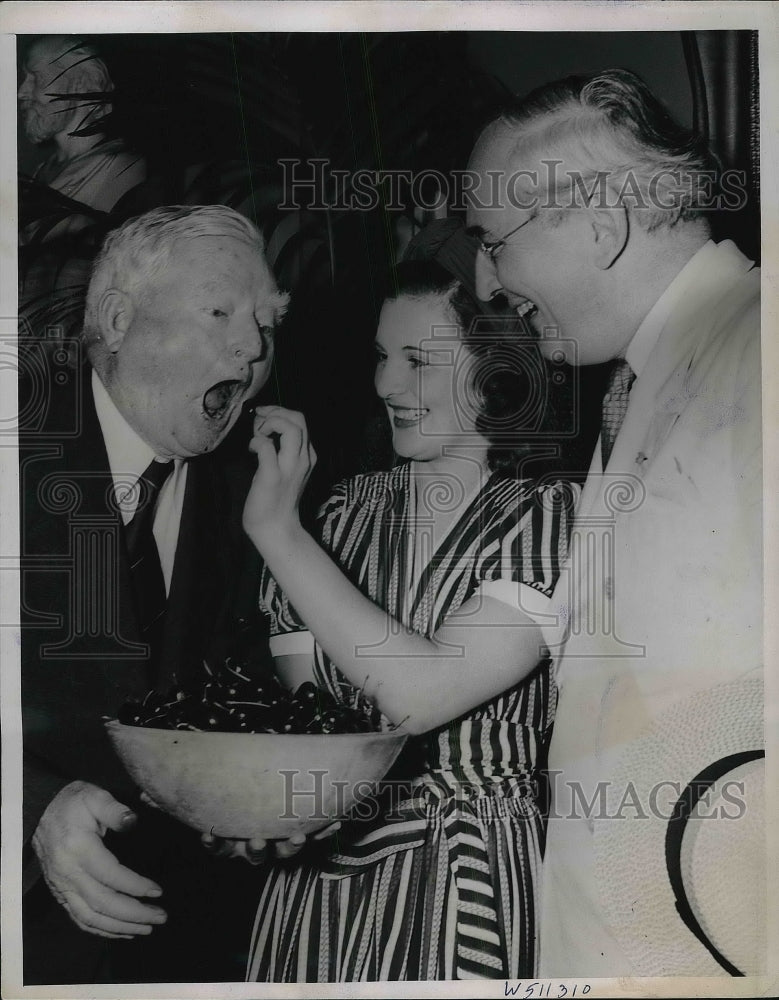 1939 Press Photo Jean Halmond, Cherry Queen, Michigan, A Vanderberg, John Garner
