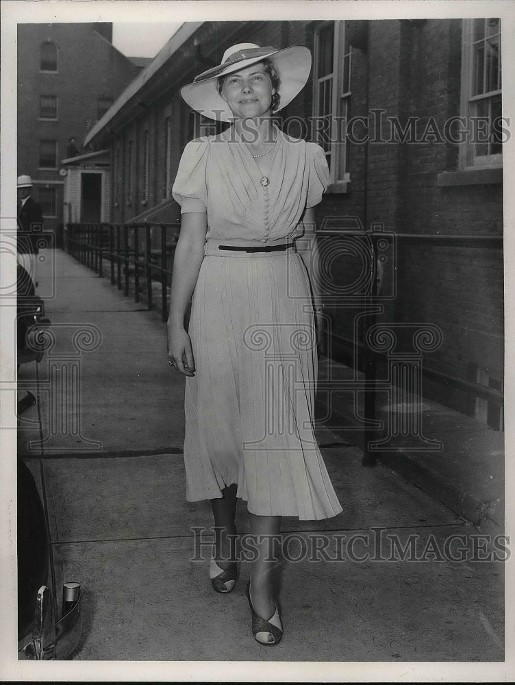 1938 Press Photo Mrs RB Baker Witness for Accused Army Offcier - neb21324- Historic Images