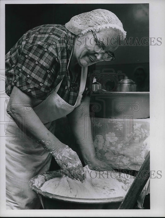 1968 Press Photo Katherine Wan, St. Peter Paul Church