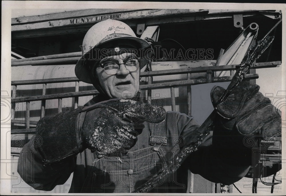 Press Photo Joseph Holiday, lives at the 3200 YMCA and is a lineman