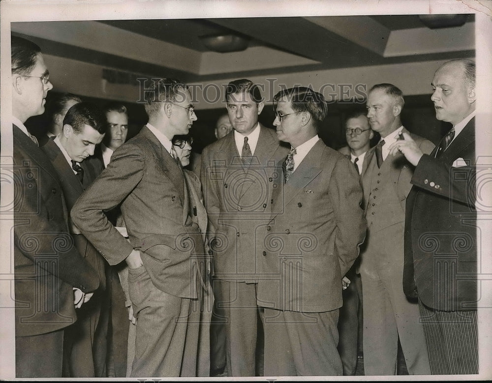 1935 Press Photo Ga. Gov Eugene Talmadge & reporters in NYC- Historic Images