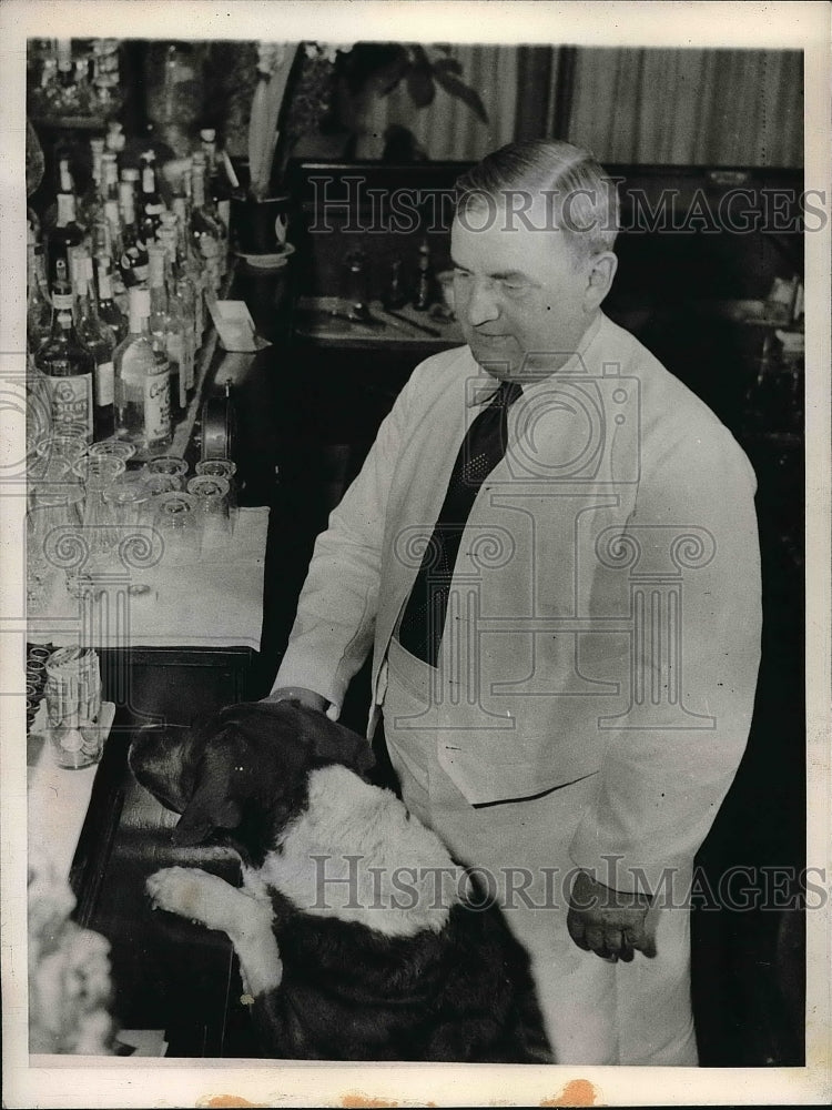 1944 Press Photo Tavern Mooches Coins From Patrons In Wisconsin At Tavern - Historic Images