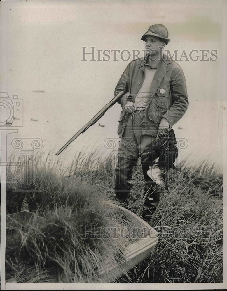 1939 Press Photo William Van Reese Freeport LI Duck Season- Historic Images