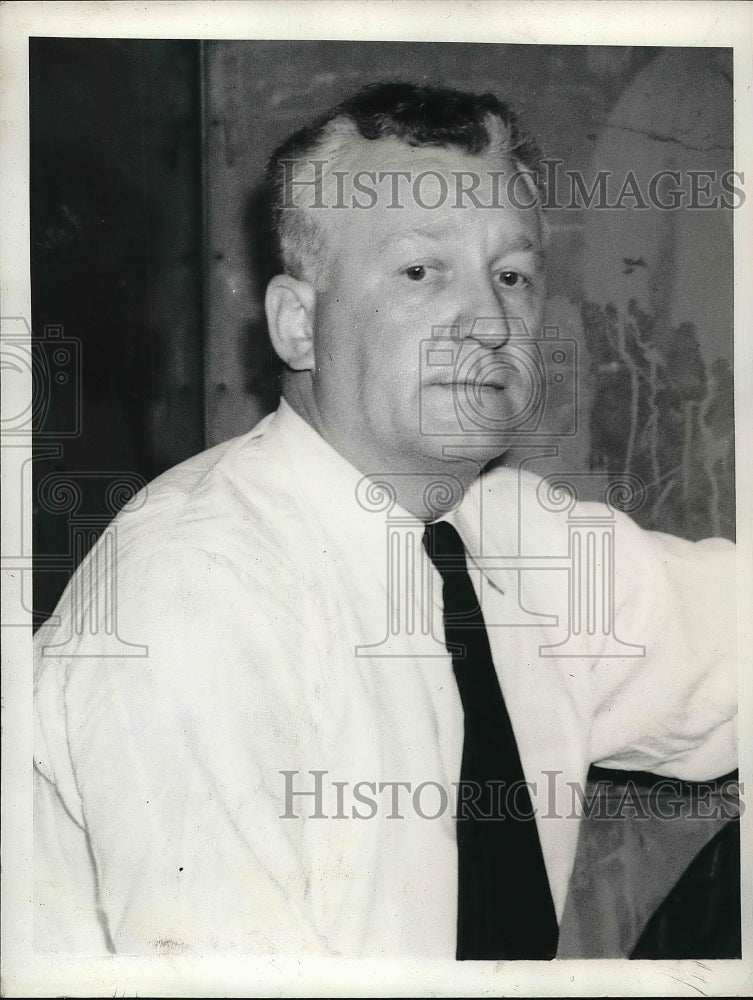 1943 Press Photo Lieutenant Adam Rother Rita Costello Murder Case Police