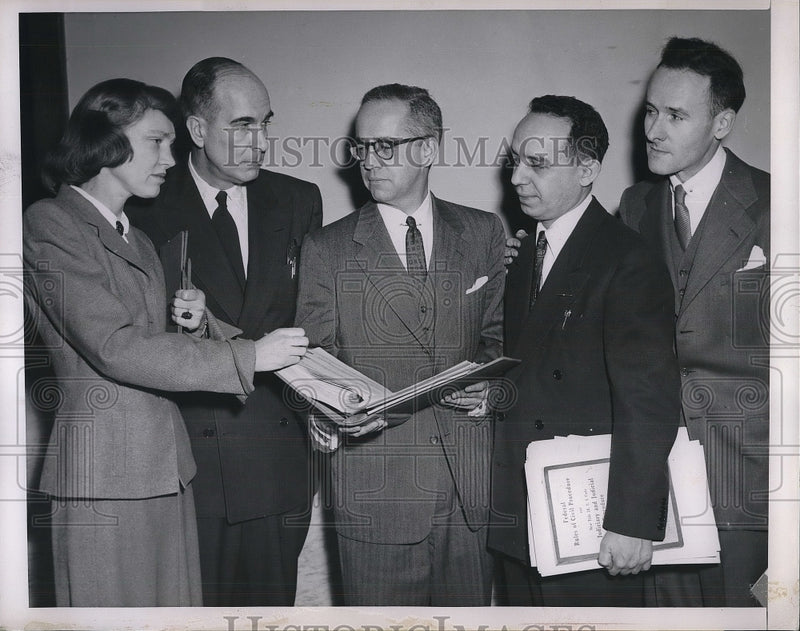 Load image into Gallery viewer, 1953 Press Photo Dupont Trial, Attorneys Dorothy Hunt, Paul Ford, E.H. Marsha
