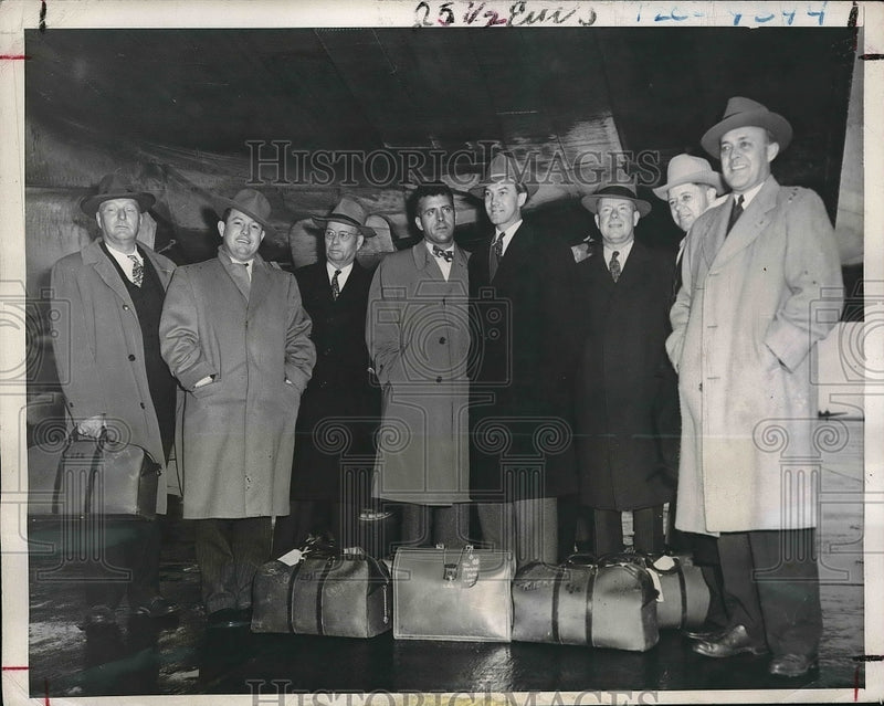 Load image into Gallery viewer, 1946 Press Photo Congressmen Arrive In Oakland CA En Route Home From Pacific
