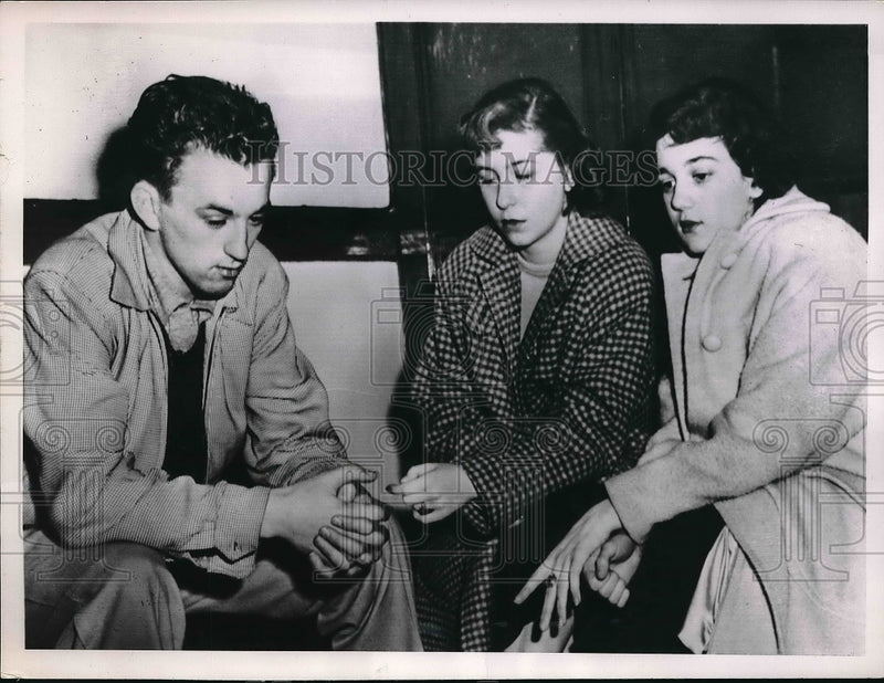 Load image into Gallery viewer, 1952 Press Photo Anthony Radmond, barbara Tamber Martha McGee
