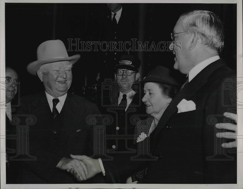 Load image into Gallery viewer, 1939 Press Photo Vice President John Nance Gerner, welcomed by by Col. Ed Halsey
