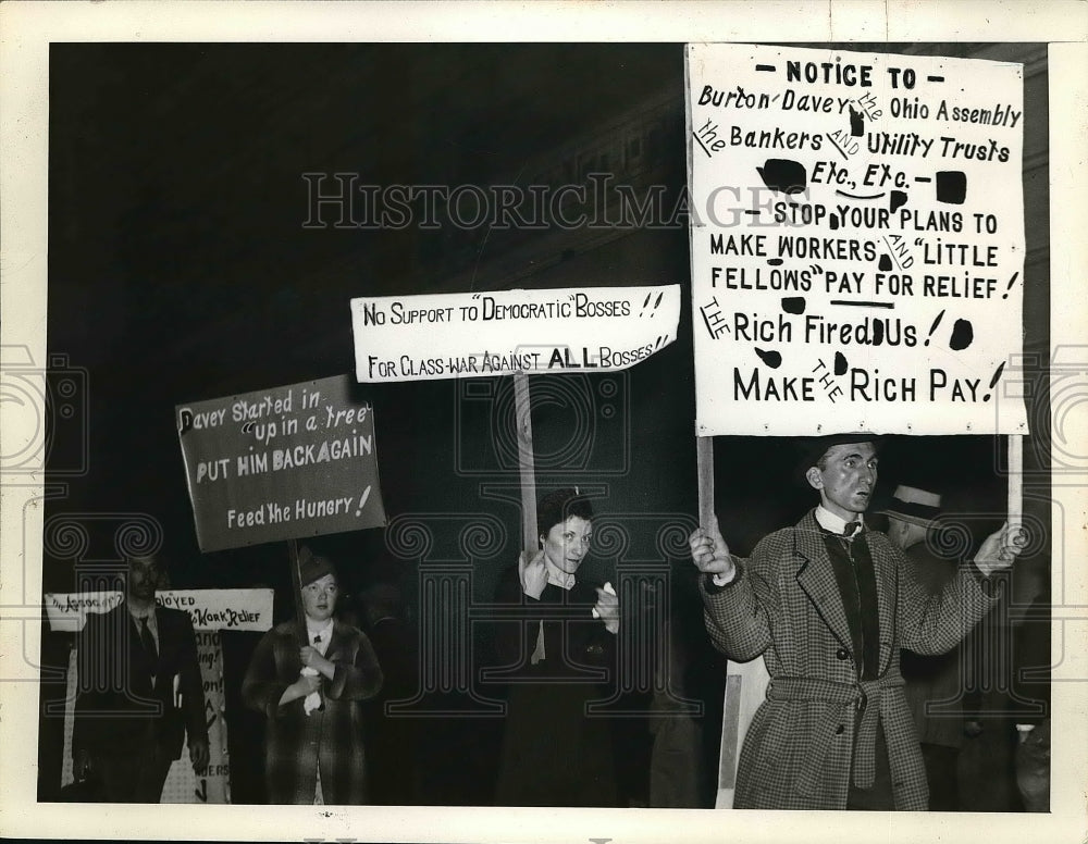 1938 Press Photo Workers Alliance Pickets.