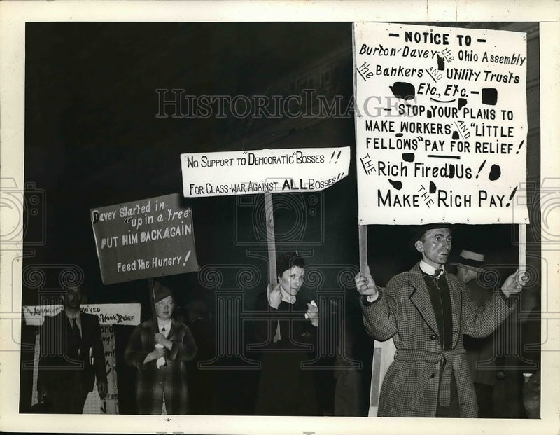 Load image into Gallery viewer, 1938 Press Photo Workers Alliance Pickets.

