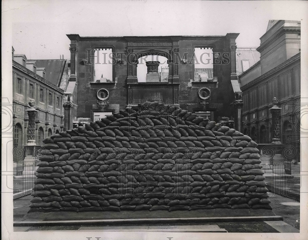 1939 Press Photo Sandbags Protect Gothic Basin in Court of Honor in Paris- Historic Images