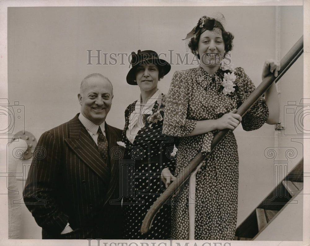 1936 Press Photo Colonel and Mrs. John Reed Fitzpatrick, daughter Francis