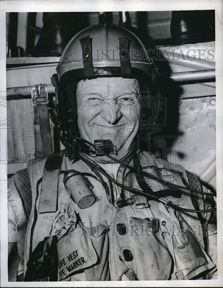 1958 Press Photo John W. Hampton Takes Off in U.S. Marine Corps Helicopter