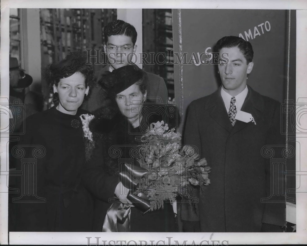 1945 Press Photo Mary Damato, Harry Damato, Mrs Frances Damato, Maurice Damato - Historic Images