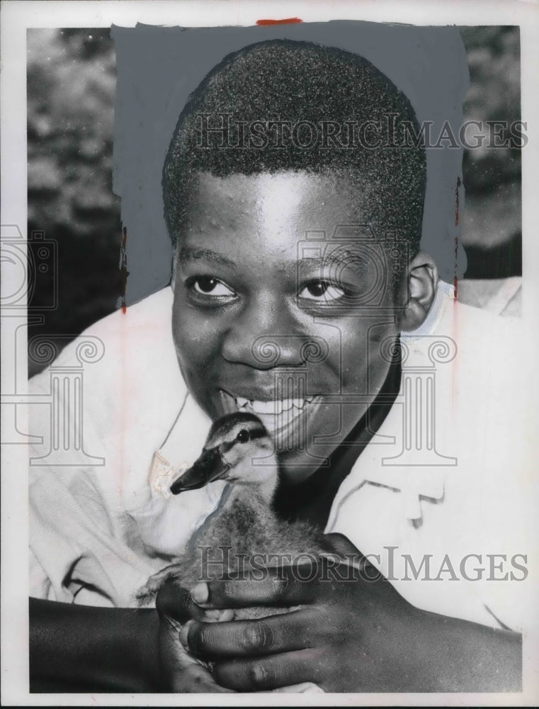 1967 Press Photo Oscar Jenkins with Wallard Duck