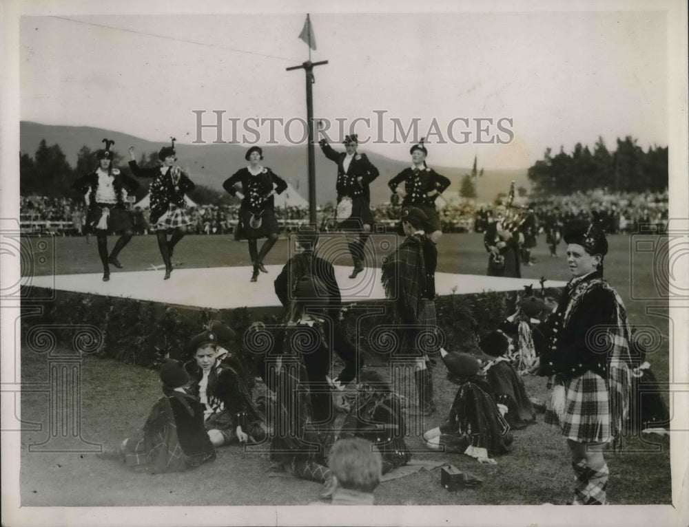 1926 Press Photo The Braemar Games in Scotland Before the Games- Historic Images