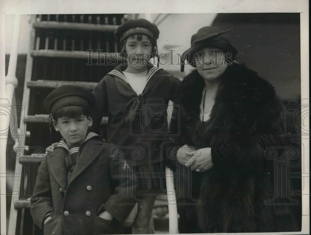 1925 Press Photo Mrs Alice Nurusu, wife of Japanese Amb to Chile &amp; her famly- Historic Images