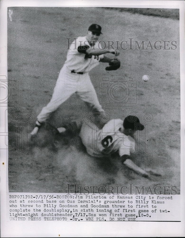 1956 Press Photo Jim Pilarica out at 2nd, Billy Goodman throws to 1st- Historic Images