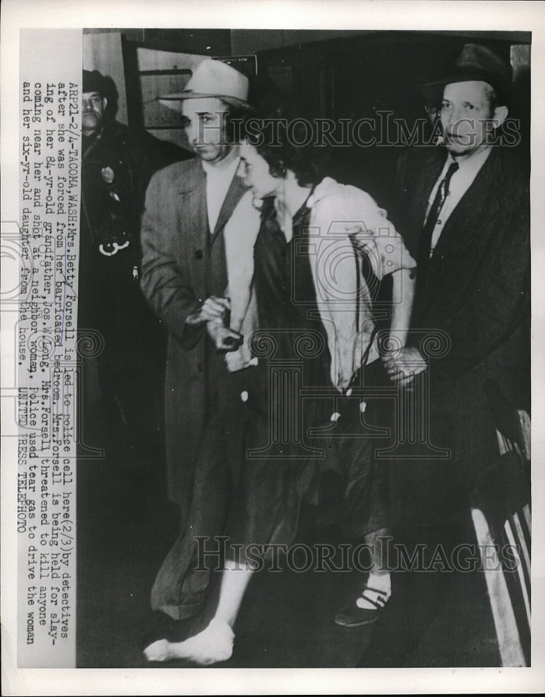Load image into Gallery viewer, 1954 Press Photo Mrs. Betty Forsell with detectives after her arrest

