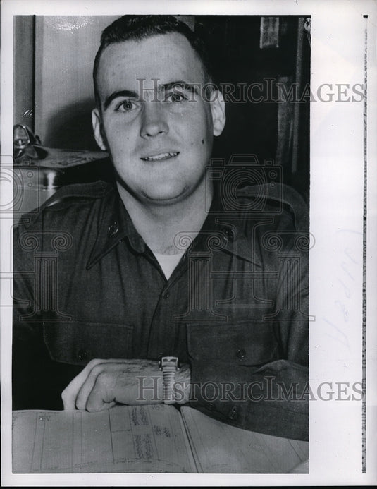 1958 Press Photo Donald Farrell as he contemplates his 7 days of voluntary exile