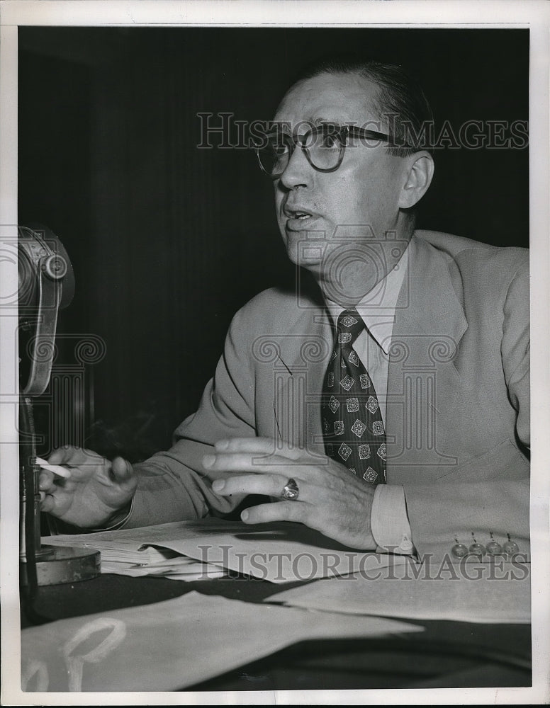 Load image into Gallery viewer, 1951 Press Photo Wayne Coy Federal Communications Commission Senate Investigator
