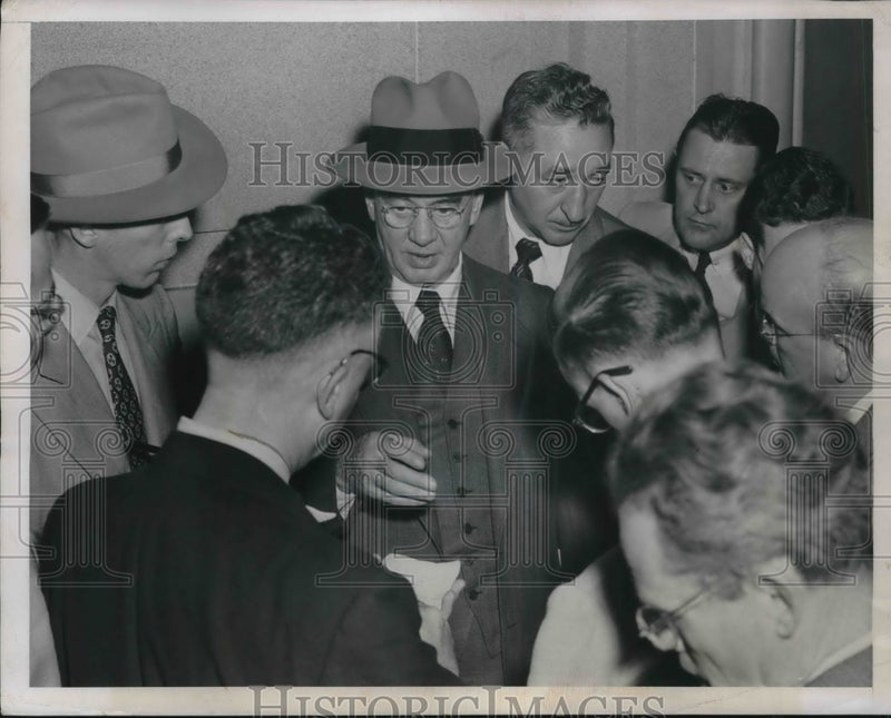 Load image into Gallery viewer, 1949 Press Photo CIO Pres. Philip Murray &amp; counsel Art Goldbert in D.C.
