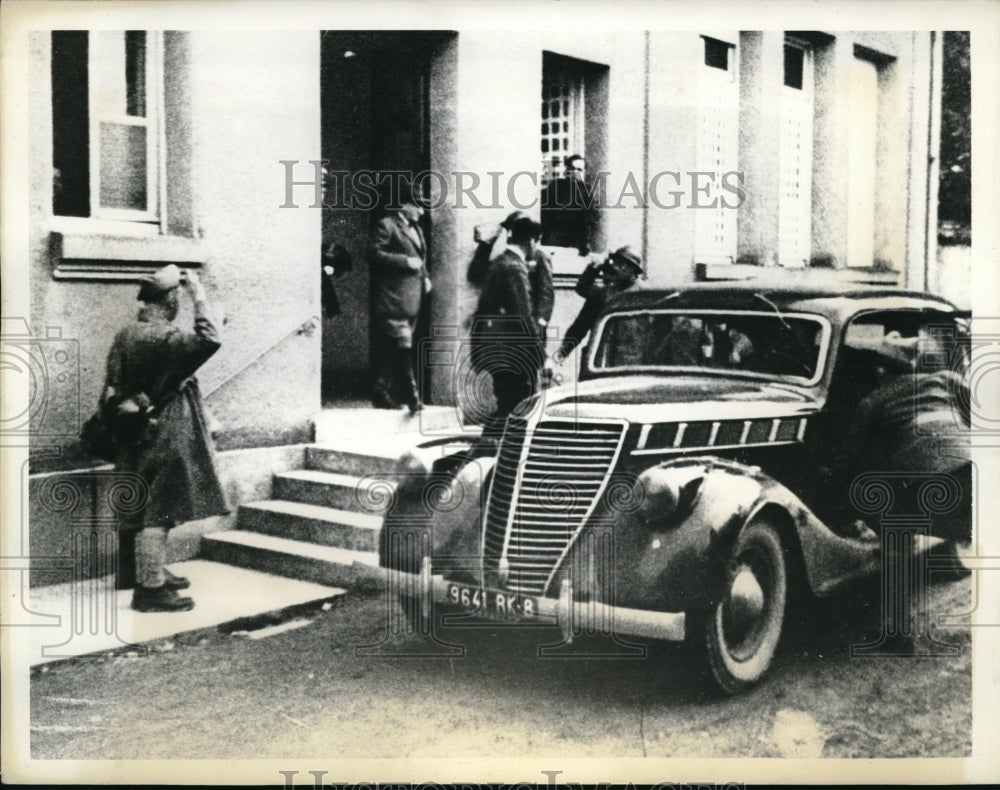 1939 Press Photo Guards Salute Minister Of Foreign Affairs Edouard Daladier- Historic Images