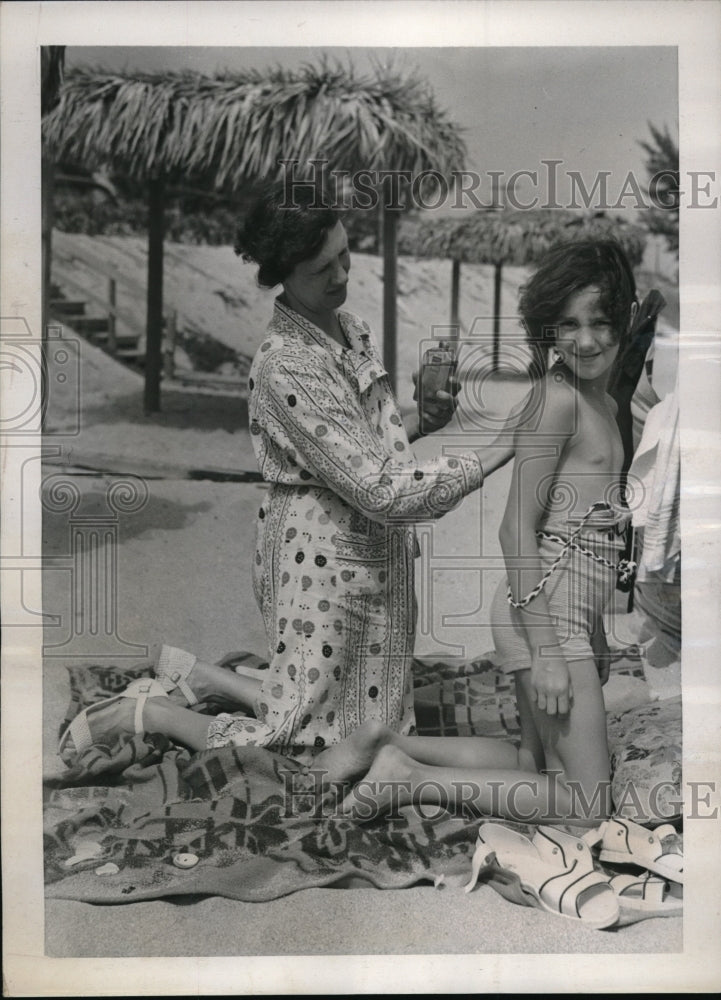 1938 Press Photo Bob Feller Mother and Sister Marguerite at Van Meter Florida.