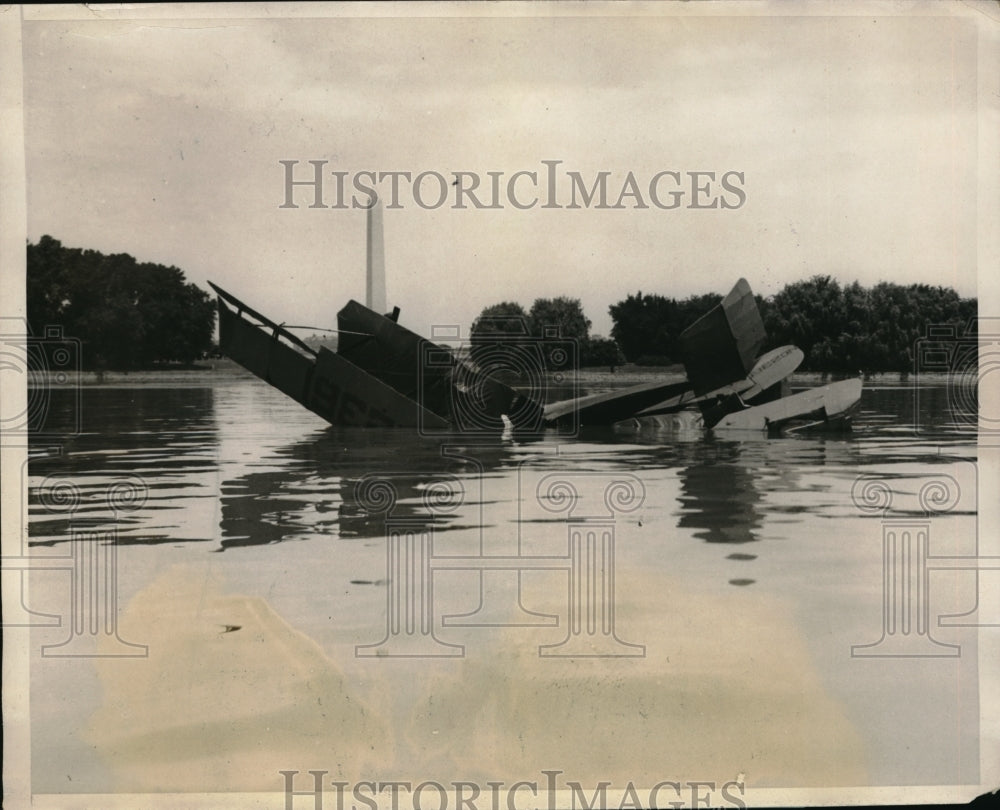 1928 Press Photo Wreckage of seaplane that crashed in Potomac River - neb37893