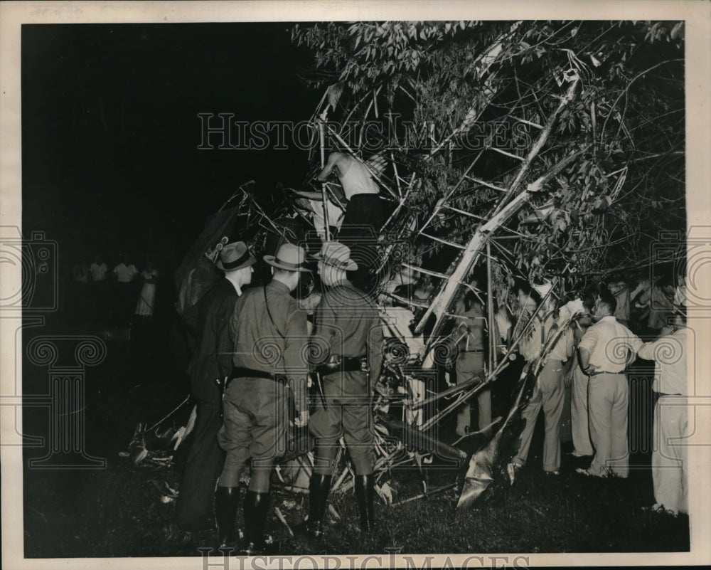 1938 Press Photo Cabin Airline crashed in an apple orhard Armonk Village N.Y- Historic Images