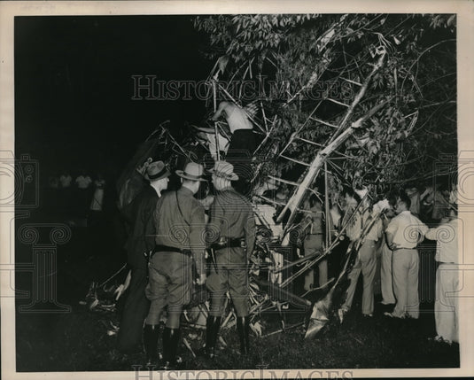 1938 Press Photo Cabin Airline crashed in an apple orhard Armonk Village N.Y- Historic Images