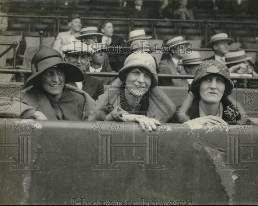 1926 Press Photo Ray Betty & Pauline Miller of Pittsburgh PA attend game