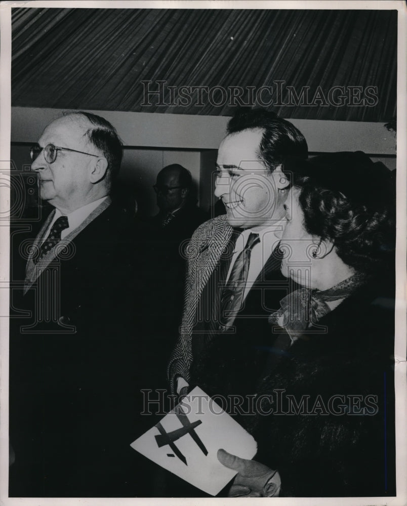 1954 Press Photo C.E.Meyer,Bert S Miripolsku & Mrs Meyer at Abstract Art Opening- Historic Images