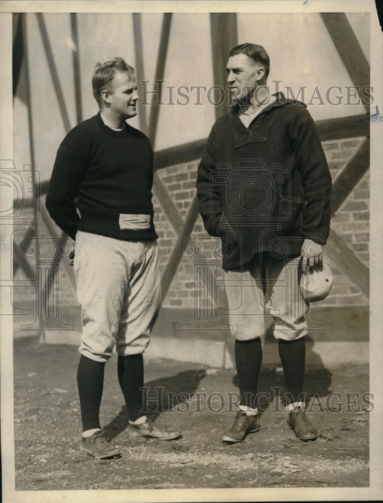 1925 Press Photo JW Hammond Harvard 2nd baseman talks with coach - neb38792- Historic Images
