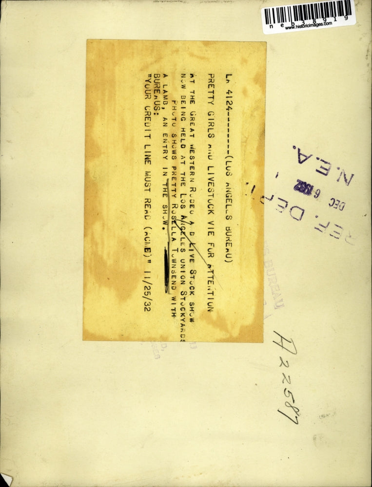 1932 Press Photo Rosella Townsend with a lamb at Great Western Rodeo Livestock