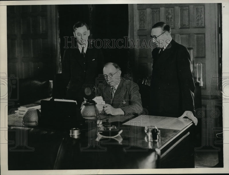 Load image into Gallery viewer, 1932 Press Photo Opening of the Natl. Radio Exposition at the Olympia in London
