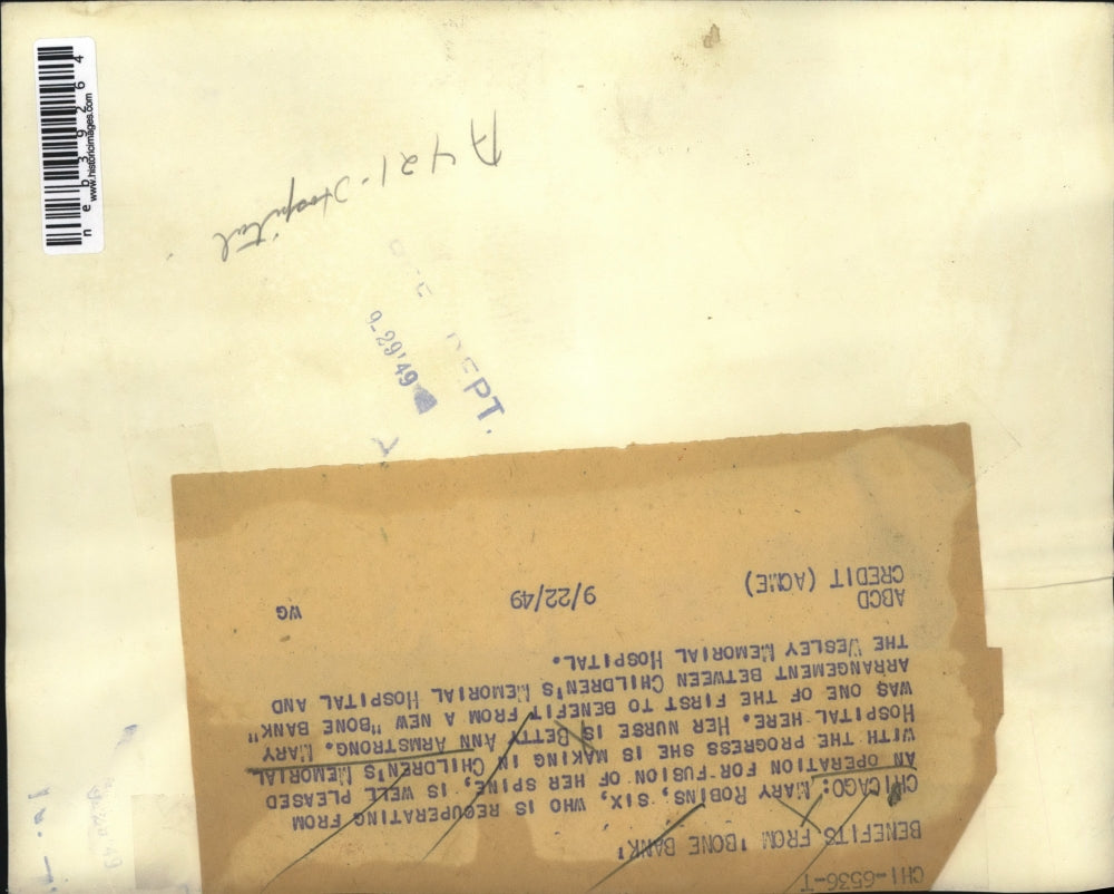 1949 Press Photo Mary Robins & nurse at Chicago's Children's Hospital