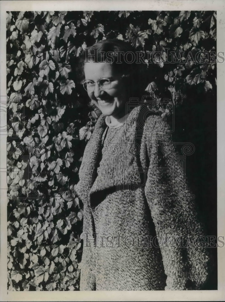 1934 Press Photo Mercedes Boyd escaped unharmed from plane crash near Seattle